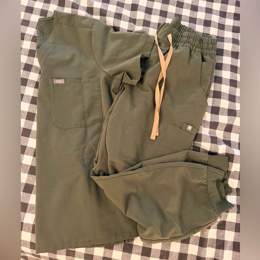 Figs Moss Medium Set Scrubs - Picture 1 of 2